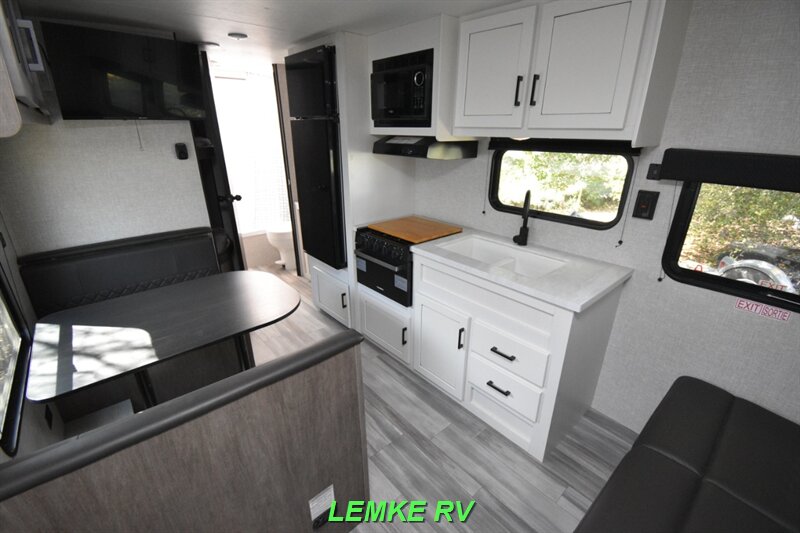 2024 Jayco Jay Flight SLX 260BHW   - Photo 10 - Rocklin, CA 95677