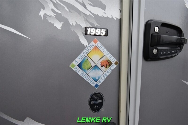 2020 Lance 1995   - Photo 10 - Rocklin, CA 95677