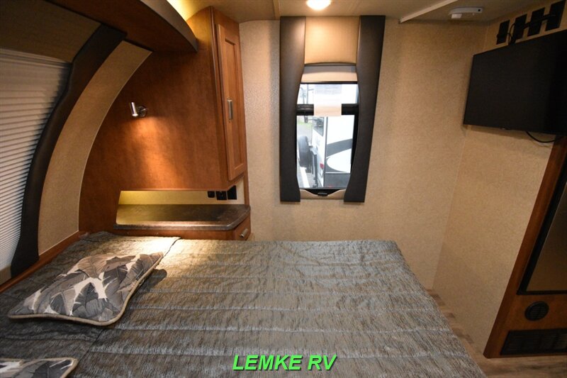 2020 Lance 1995   - Photo 18 - Rocklin, CA 95677