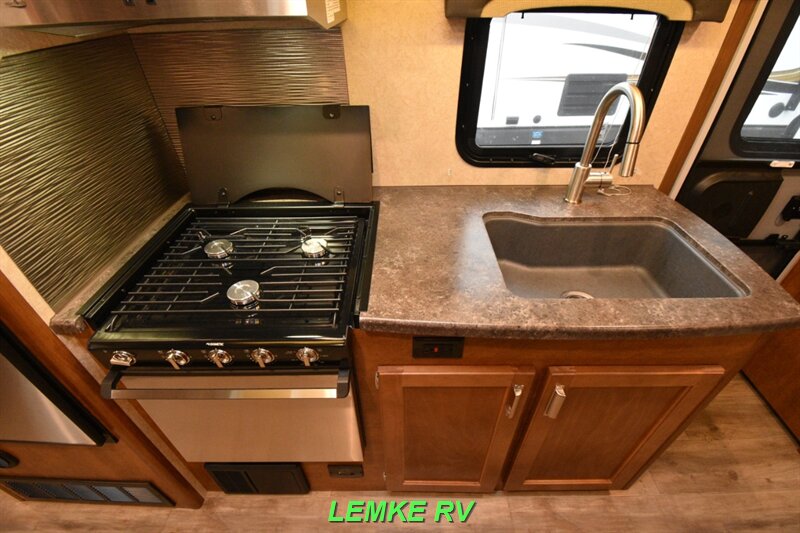 2020 Lance 1995   - Photo 22 - Rocklin, CA 95677