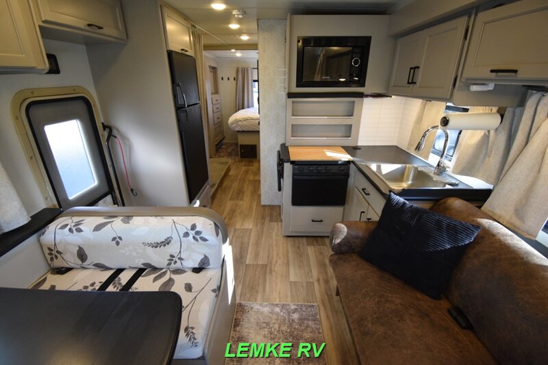 2018 Thor Freedom Elite 30FE   - Photo 2 - Rocklin, CA 95677