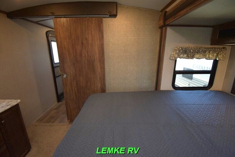 2017 Keystone Cougar 30RLI   - Photo 18 - Rocklin, CA 95677