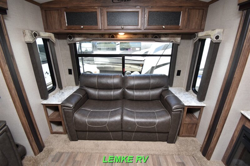 2017 Keystone Cougar 30RLI   - Photo 22 - Rocklin, CA 95677