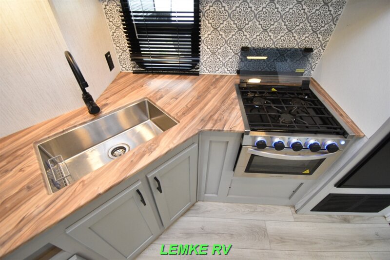 2022 Heartland North Trail Ultra Lite 29BHP   - Photo 16 - Rocklin, CA 95677