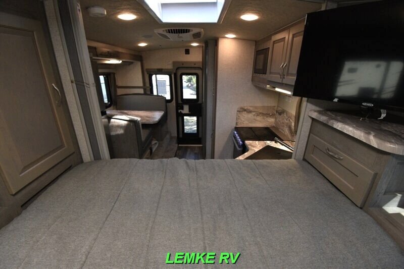 2024 Northwood Arctic Fox 811   - Photo 19 - Rocklin, CA 95677