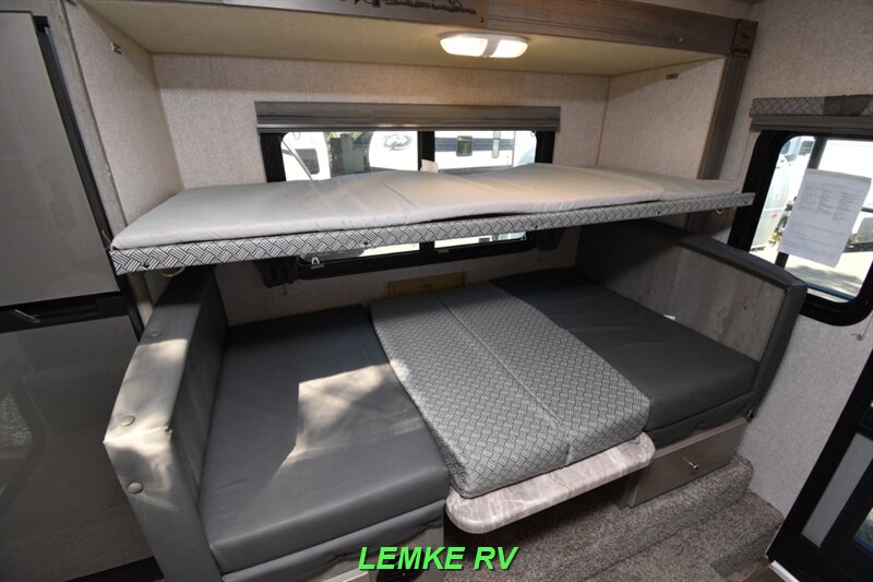 2024 Northwood Arctic Fox 811   - Photo 22 - Rocklin, CA 95677