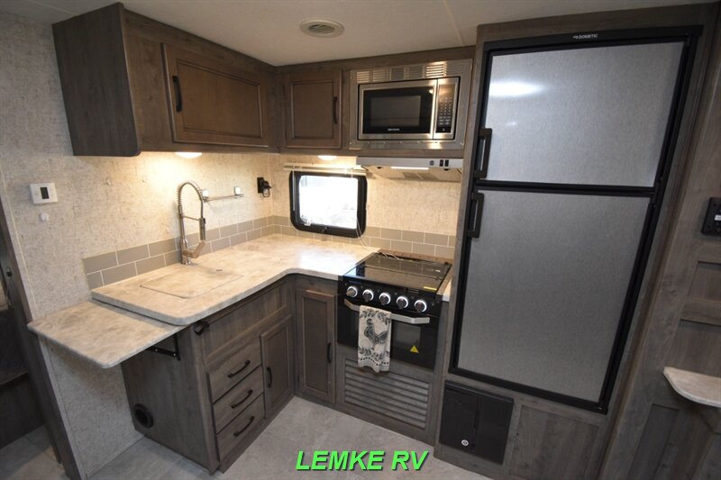 2021 Coachmen Apex Ultra-Lite 284BHSS   - Photo 13 - Rocklin, CA 95677