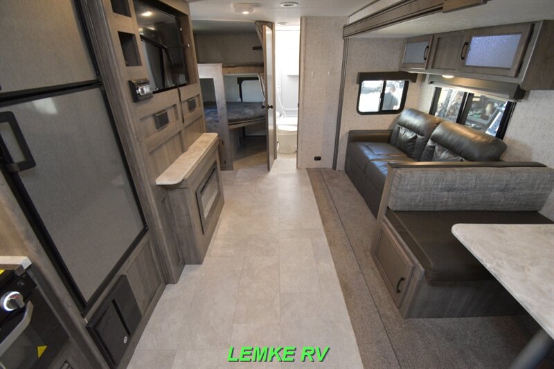 2021 Coachmen Apex Ultra-Lite 284BHSS   - Photo 2 - Rocklin, CA 95677