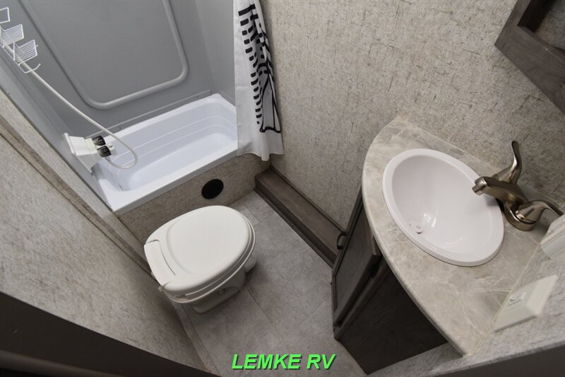 2021 Coachmen Apex Ultra-Lite 284BHSS   - Photo 20 - Rocklin, CA 95677