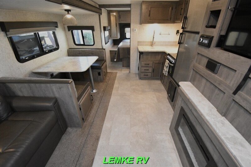 2021 Coachmen Apex Ultra-Lite 284BHSS   - Photo 5 - Rocklin, CA 95677