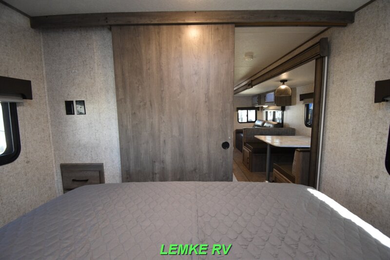 2021 Coachmen Apex Ultra-Lite 284BHSS   - Photo 19 - Rocklin, CA 95677