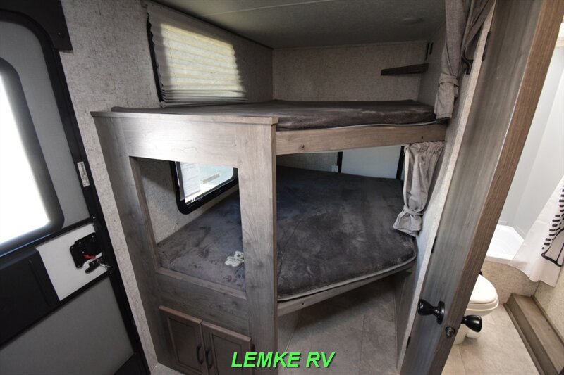 2021 Coachmen Apex Ultra-Lite 284BHSS   - Photo 16 - Rocklin, CA 95677