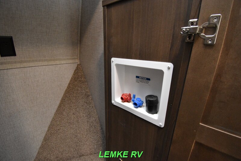 2019 Keystone Avalanche 321RS   - Photo 28 - Rocklin, CA 95677