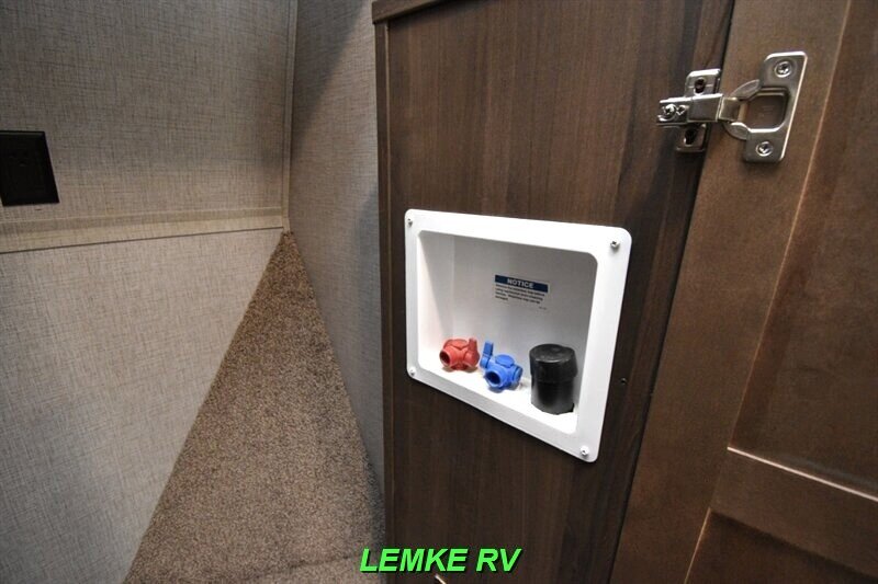 2019 Keystone Avalanche 321RS   - Photo 20 - Rocklin, CA 95677