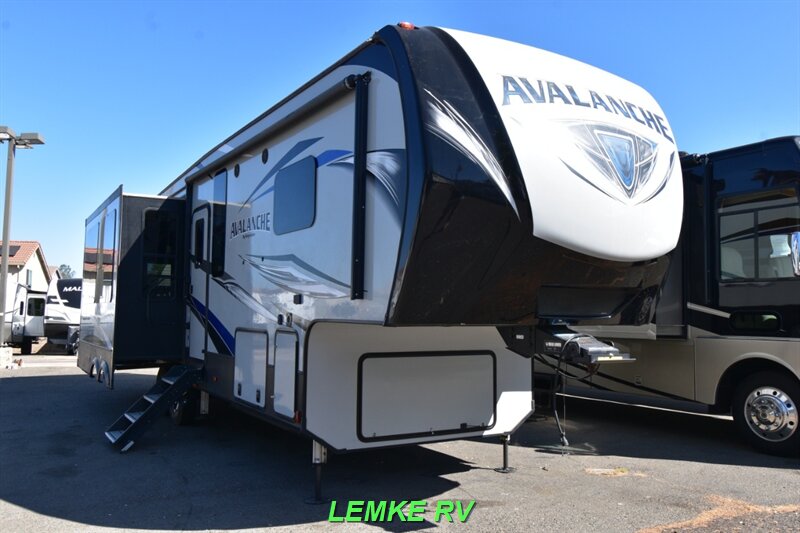 2019 Keystone Avalanche 321RS   - Photo 1 - Rocklin, CA 95677