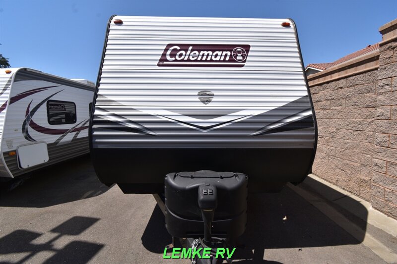 2020 Dutchmen Coleman Lantern 334BH   - Photo 6 - Rocklin, CA 95677