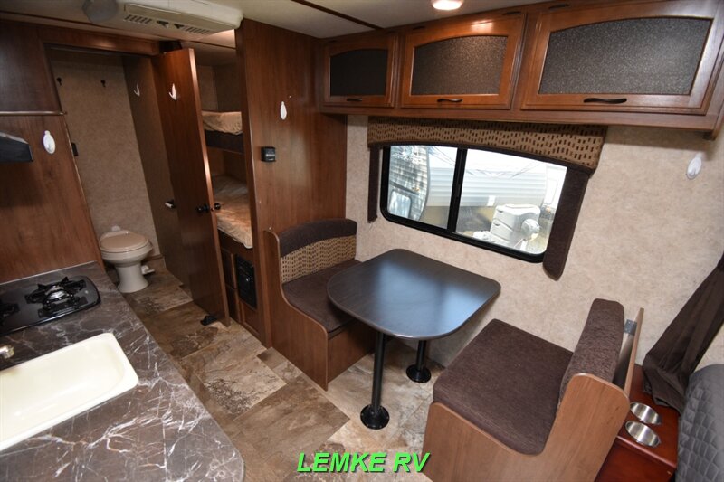 2016 Jayco Jay Feather 19BH   - Photo 13 - Rocklin, CA 95677