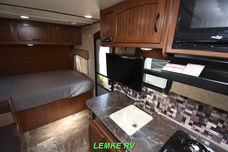 2016 Jayco Jay Feather 19BH   - Photo 17 - Rocklin, CA 95677