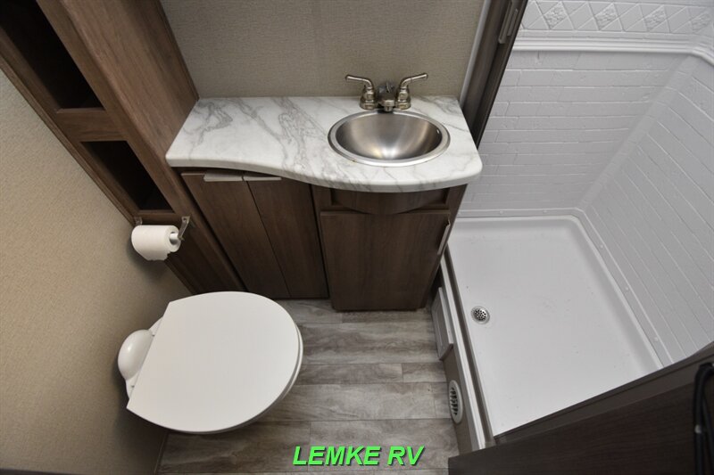 2021 Grand Design Imagine 22MLE   - Photo 22 - Rocklin, CA 95677