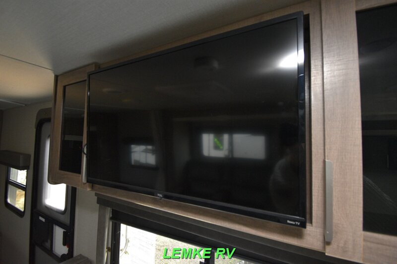 2021 Grand Design Imagine 22MLE   - Photo 23 - Rocklin, CA 95677
