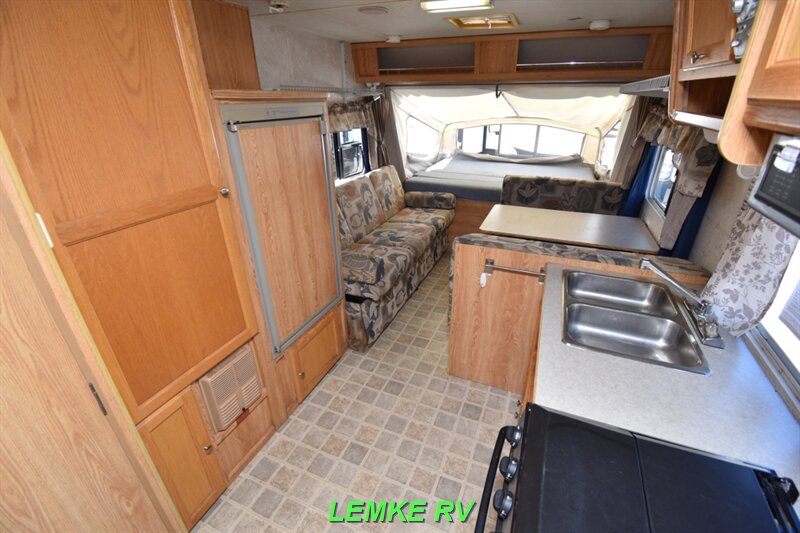 2003 R-Vision Trail-Lite Bantam 19   - Photo 10 - Rocklin, CA 95677