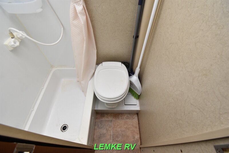 2017 Lance 1575   - Photo 15 - Rocklin, CA 95677