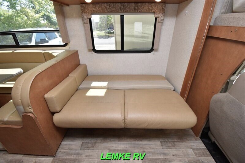 2016 Winnebago Minnie Winnie 31K   - Photo 22 - Rocklin, CA 95677