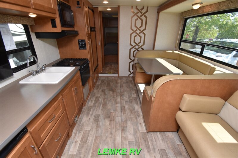 2016 Winnebago Minnie Winnie 31K   - Photo 2 - Rocklin, CA 95677