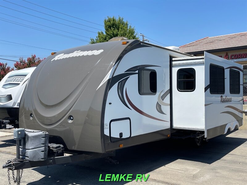 2015 Cruiser RV Radiance 28BHSS   - Photo 6 - Rocklin, CA 95677