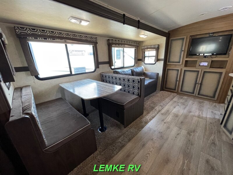 2015 Cruiser RV Radiance 28BHSS   - Photo 9 - Rocklin, CA 95677