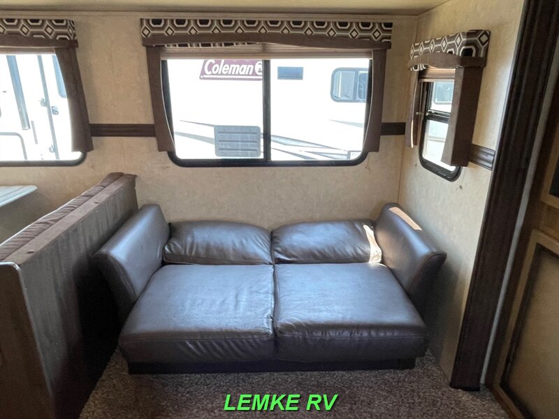 2015 Cruiser RV Radiance 28BHSS   - Photo 13 - Rocklin, CA 95677