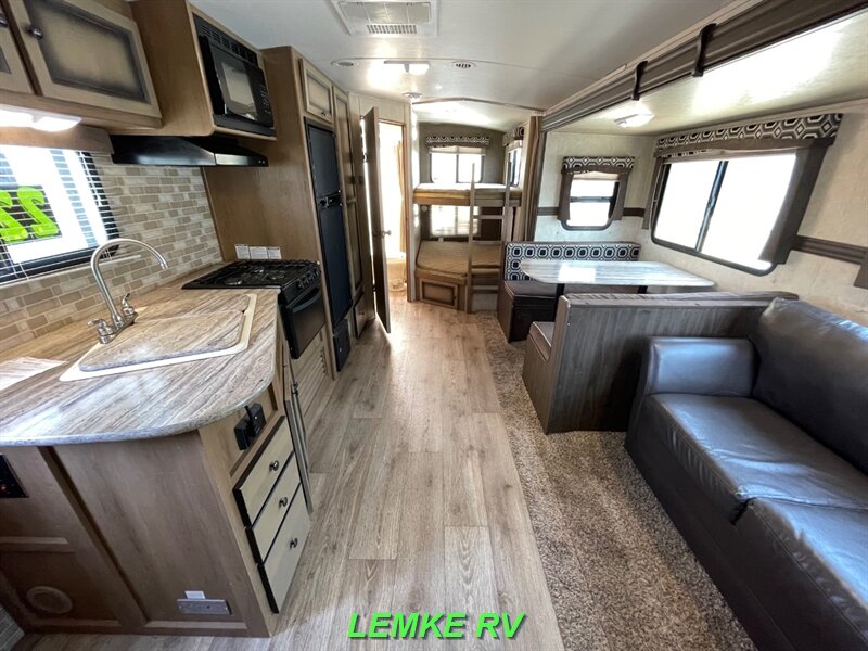 2015 Cruiser RV Radiance 28BHSS   - Photo 2 - Rocklin, CA 95677