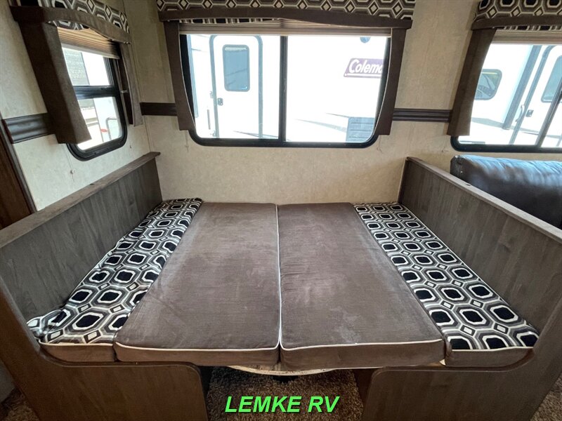 2015 Cruiser RV Radiance 28BHSS   - Photo 12 - Rocklin, CA 95677