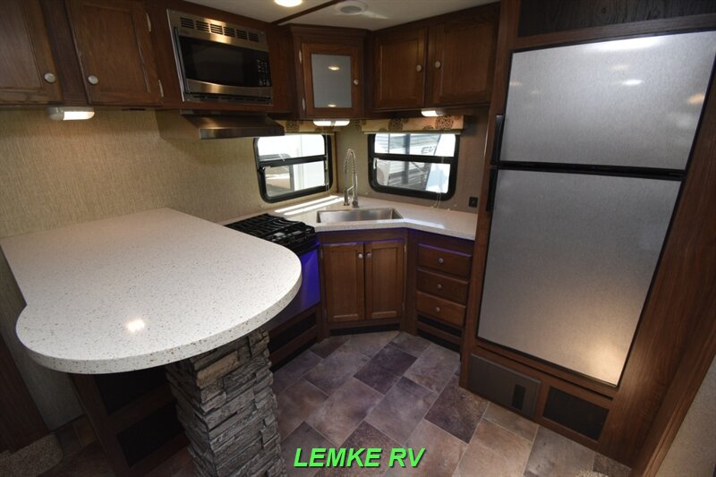 2017 Keystone Sprinter 312MLS   - Photo 16 - Rocklin, CA 95677