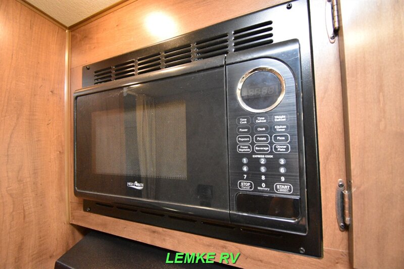 2018 Outdoors RV Creekside 21RD   - Photo 21 - Rocklin, CA 95677
