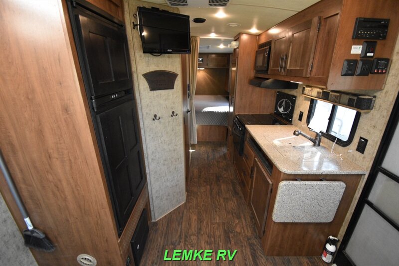 2018 Outdoors RV Creekside 21RD   - Photo 5 - Rocklin, CA 95677