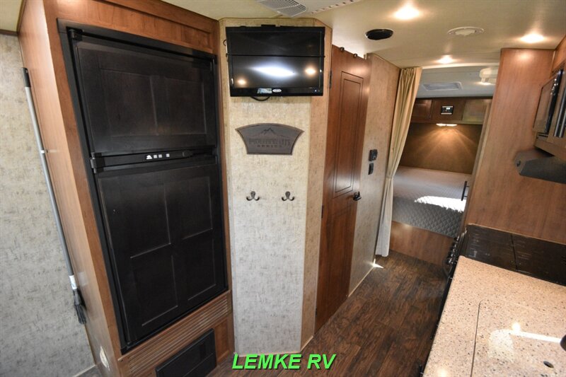 2018 Outdoors RV Creekside 21RD   - Photo 11 - Rocklin, CA 95677