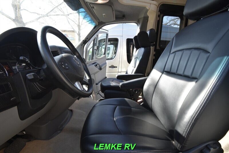 2015 Itasca Navion 24G   - Photo 9 - Rocklin, CA 95677