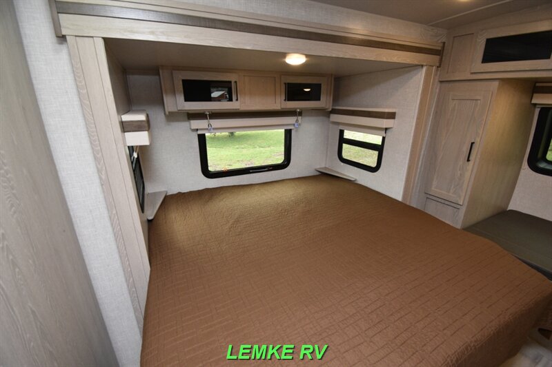 2022 Forest River Rockwood Ultra Lite 2912BS   - Photo 20 - Rocklin, CA 95677