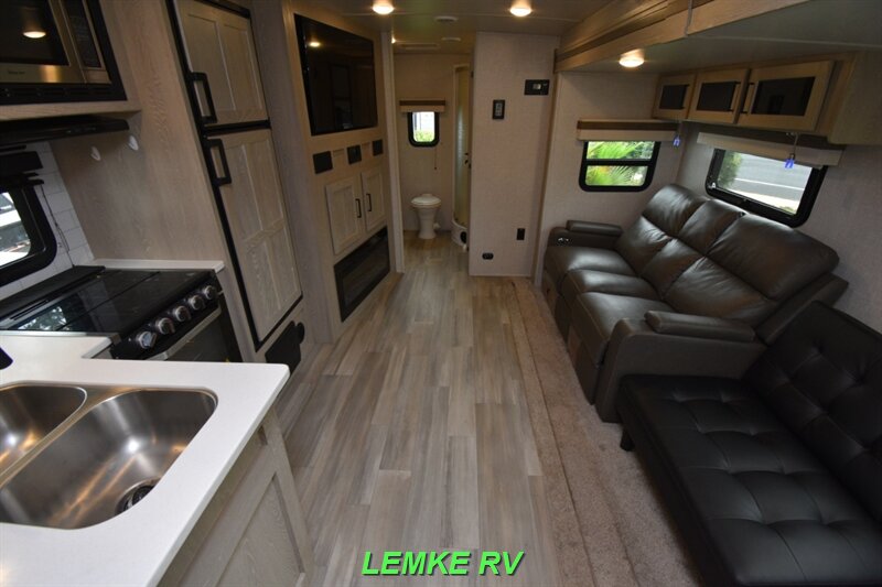 2022 Forest River Rockwood Ultra Lite 2912BS   - Photo 2 - Rocklin, CA 95677
