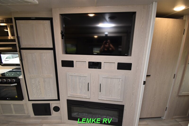 2022 Forest River Rockwood Ultra Lite 2912BS   - Photo 24 - Rocklin, CA 95677