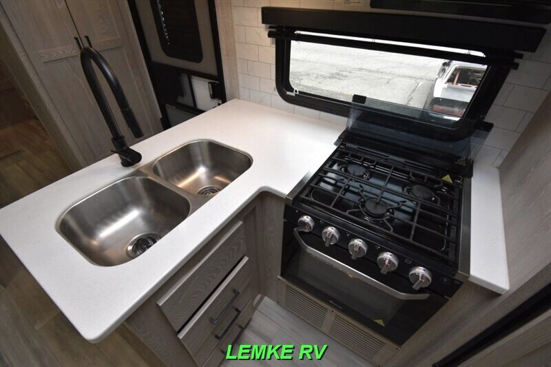 2022 Forest River Rockwood Ultra Lite 2912BS   - Photo 26 - Rocklin, CA 95677
