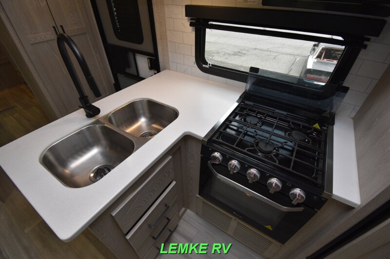 2022 Forest River Rockwood Ultra Lite 2912BS   - Photo 16 - Rocklin, CA 95677