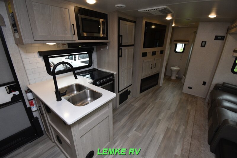 2022 Forest River Rockwood Ultra Lite 2912BS   - Photo 13 - Rocklin, CA 95677