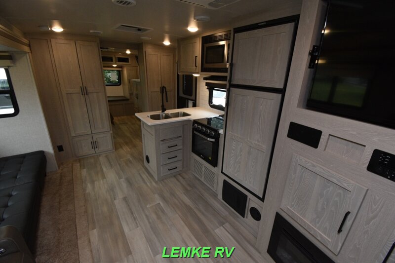 2022 Forest River Rockwood Ultra Lite 2912BS   - Photo 17 - Rocklin, CA 95677