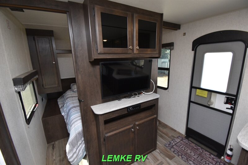 2019 Starcraft Autumn Ridge Outfitter 26BHS   - Photo 15 - Rocklin, CA 95677