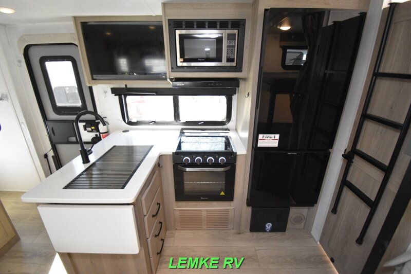 2025 Forest River Rockwood Mini Lite 2520BH   - Photo 15 - Rocklin, CA 95677