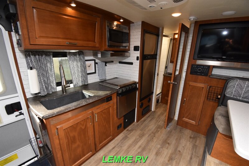 2017 Lance 1985   - Photo 13 - Rocklin, CA 95677