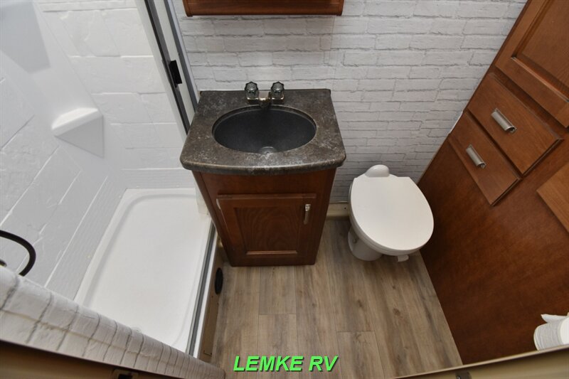 2017 Lance 1985   - Photo 18 - Rocklin, CA 95677