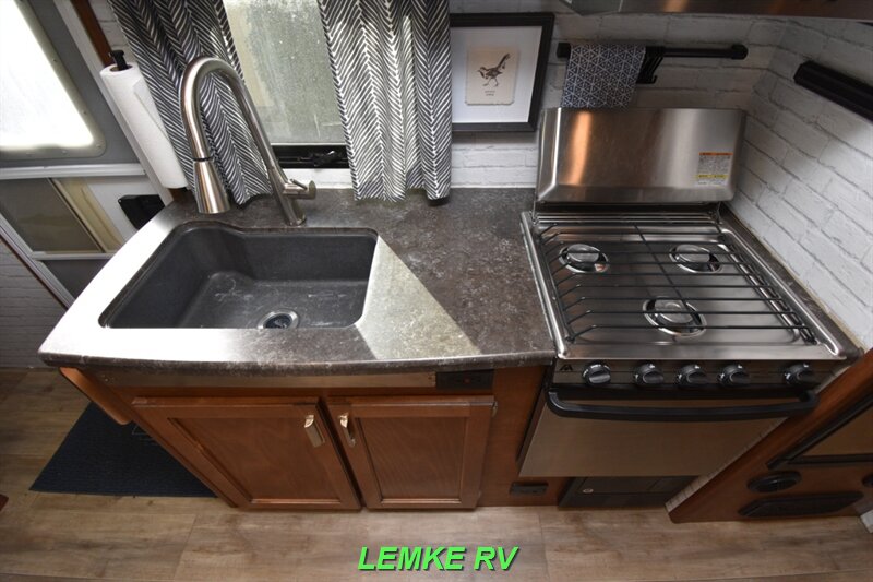 2017 Lance 1985   - Photo 20 - Rocklin, CA 95677